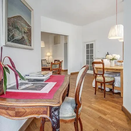 Domillion 2bdr Str Antique Vl476 *