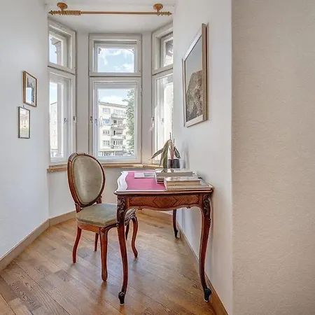 Domillion 2bdr Str Antique Vl476 Apartment *