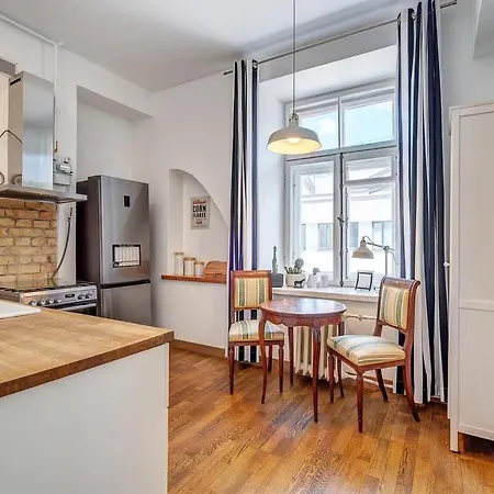 Domillion 2bdr Str Antique Vl476