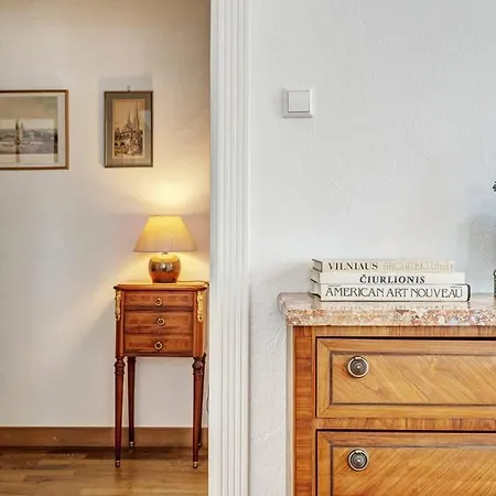 Domillion 2bdr Str Antique Vl476 * Вильнюс