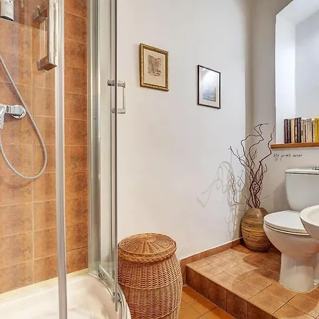 Domillion 2bdr Str Antique Vl476 *