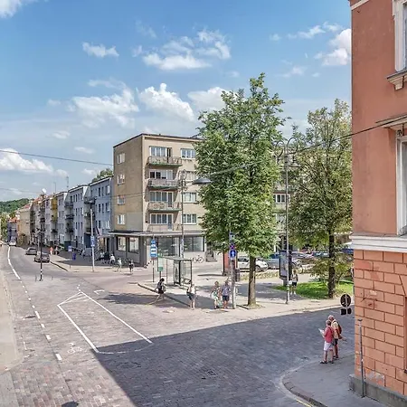 Апартаменты Domillion 2bdr Str Antique Vl476