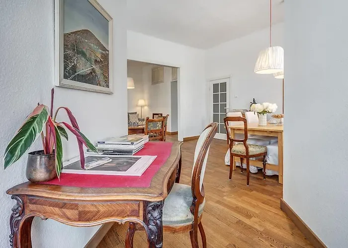 Domillion 2bdr Str Antique Vl476 *