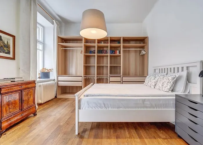 Domillion 2bdr Str Antique Vl476