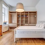 Domillion 2bdr Str Antique Vl476