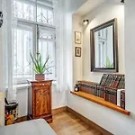 Domillion 2bdr Str Antique Vl476