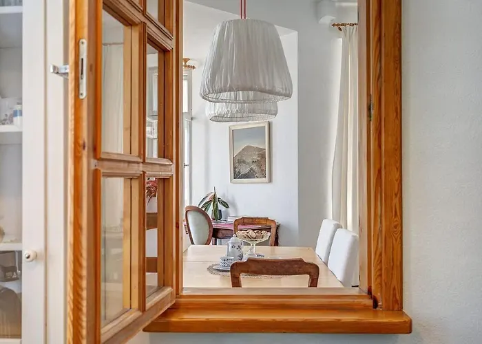 Domillion 2bdr Str Antique Vl476 *