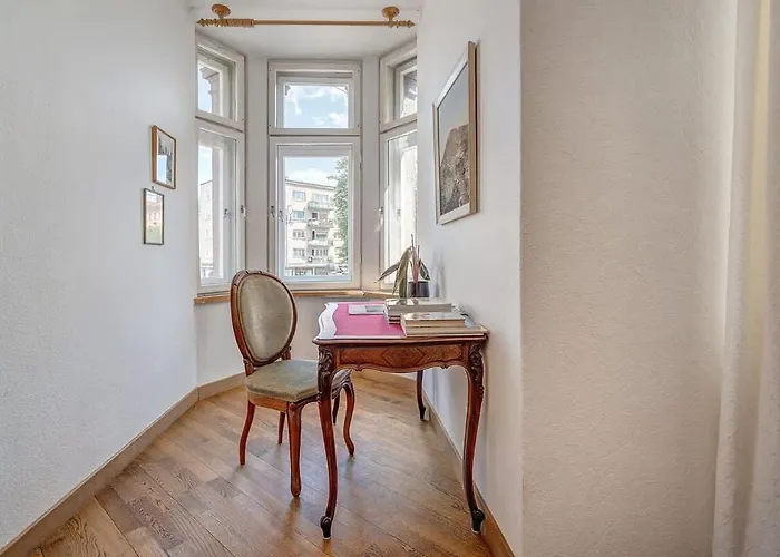 Domillion 2bdr Str Antique Vl476 Lejlighed *