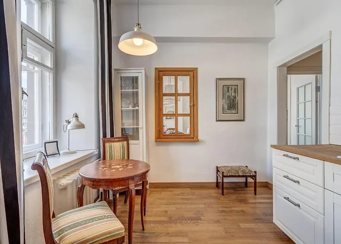 Domillion 2bdr Str Antique Vl476 *